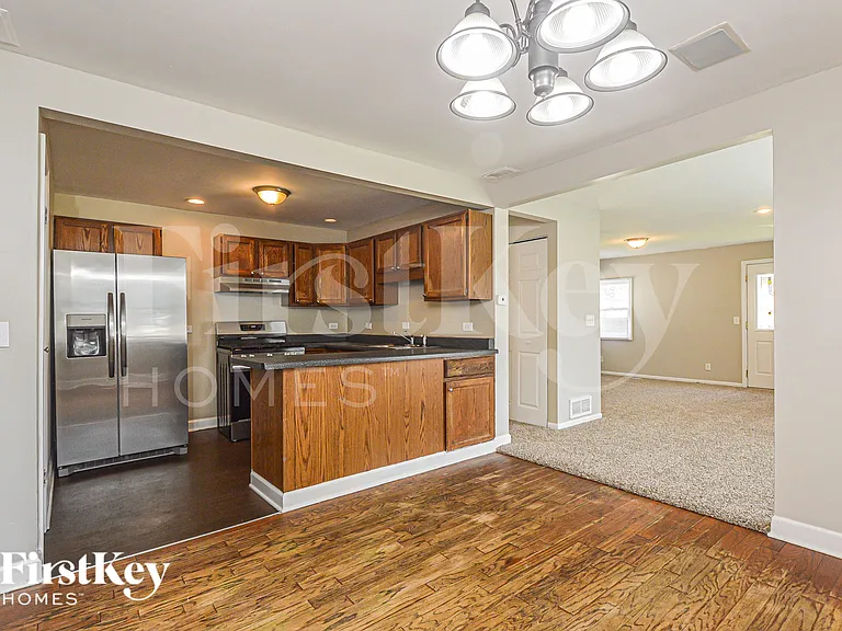611 Oakwood Dr — Photo 9