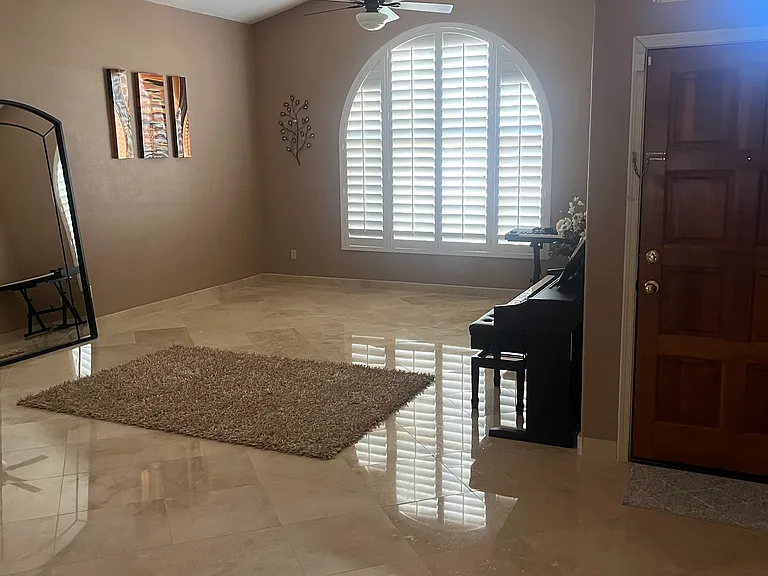 4209 E Rock Wren Rd — Photo 2