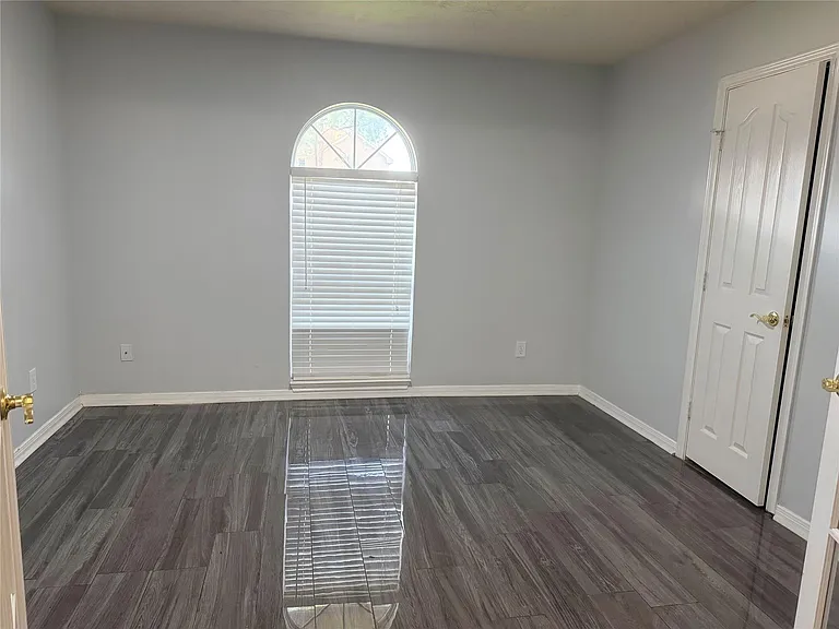 11308 Madison Ct — Photo 6