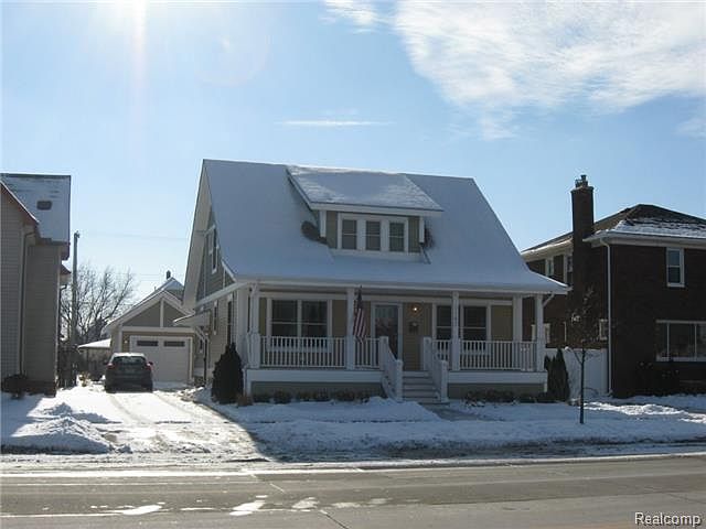 2nd image of 1147 Oak St