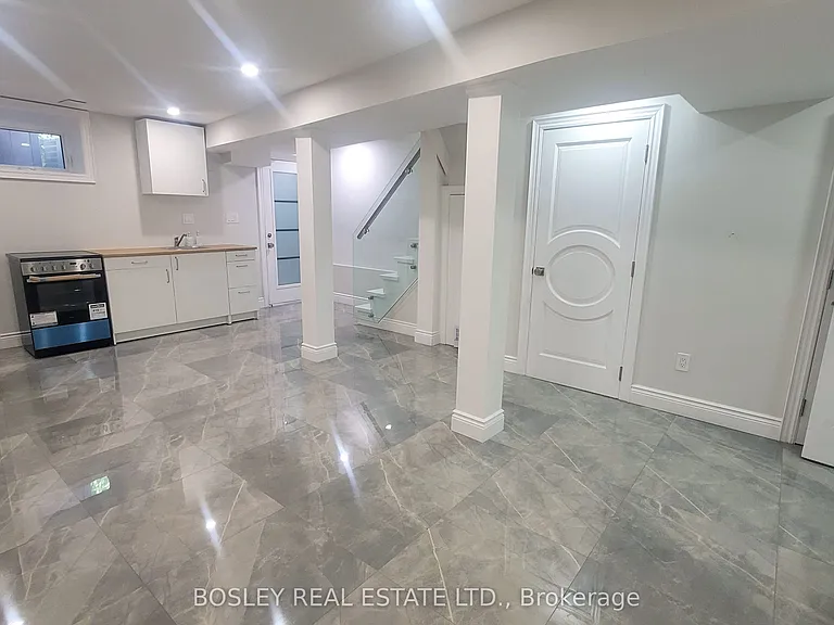 623 Dupont St #LOWER LEVEL — Photo 16
