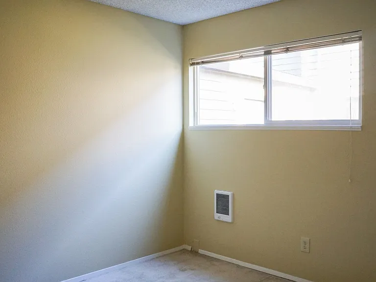 3705 SE 35th Pl #18 — Photo 8
