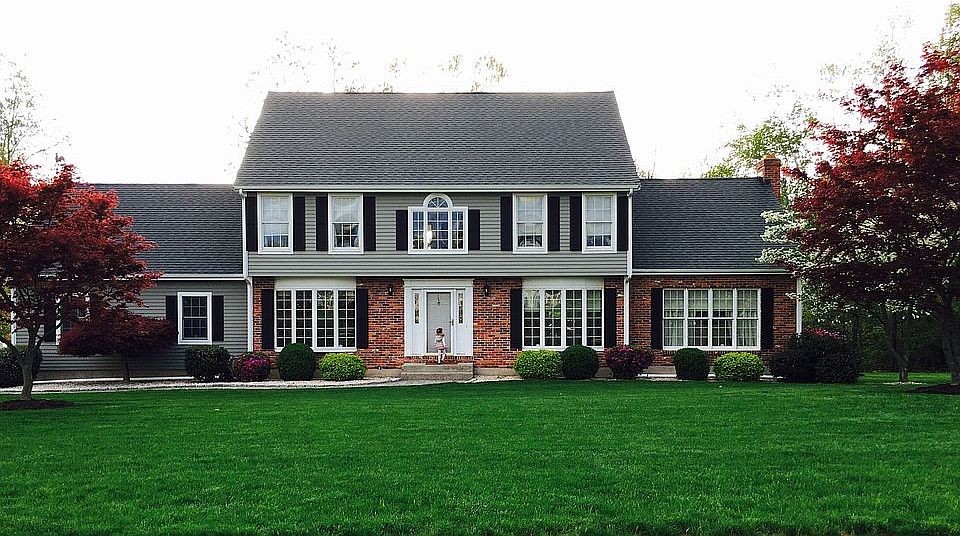 2nd image of 15 Lindsay Ln
