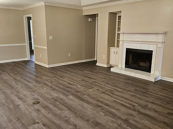 2nd image of 1616 Queen Elizabeth Ct