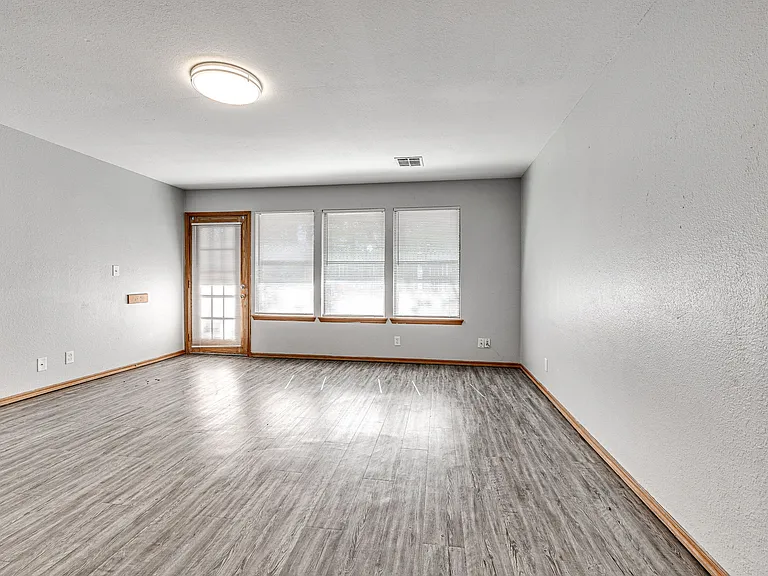 4123 S Van Buren St — Photo 10