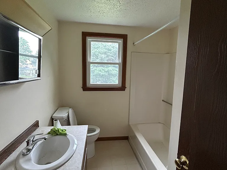 38 Kingston Dr — Photo 8