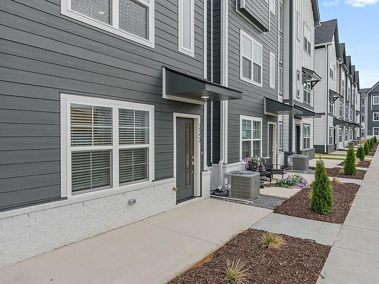 700 N Dupont Ave #323 — Photo 14