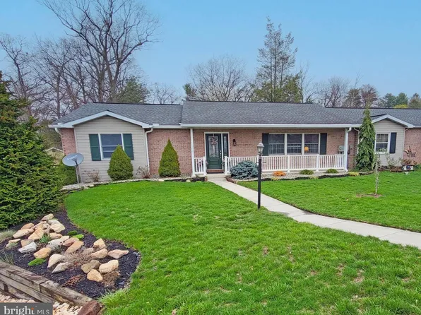 8 Oxford Ct, Chambersburg, PA 17201