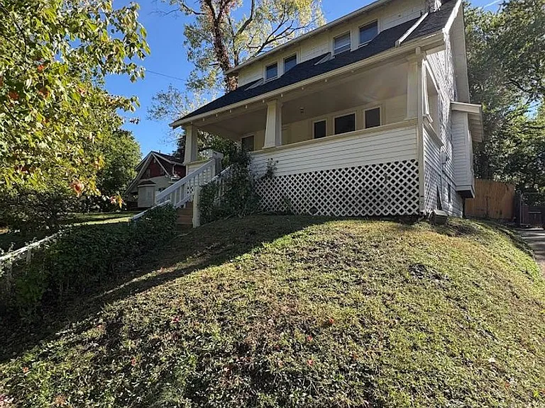 844 Lawton St — Photo 1