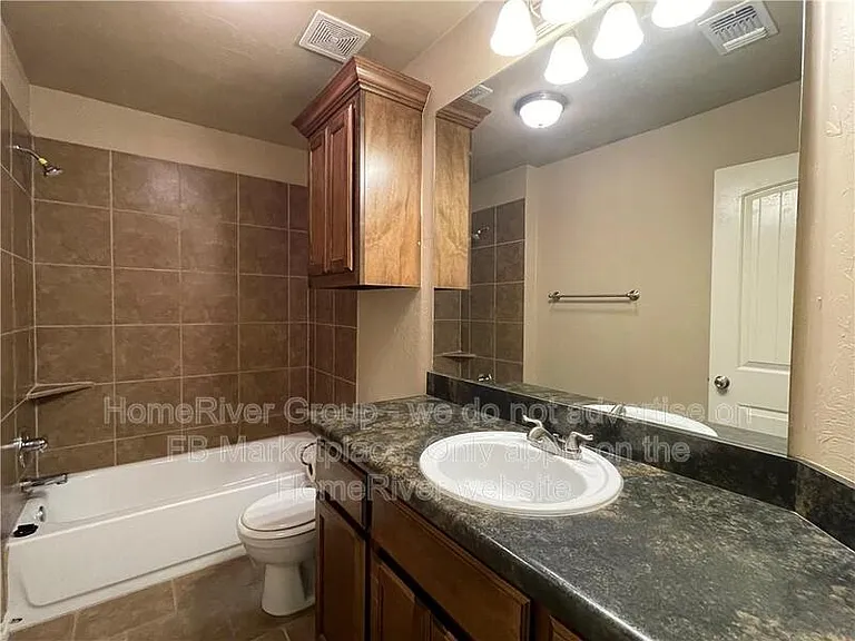 914 SW 92nd St — Photo 7