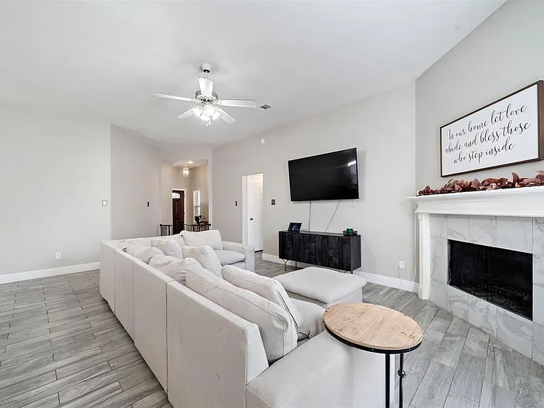 1830 Sherwood Forest Cir — Photo 3