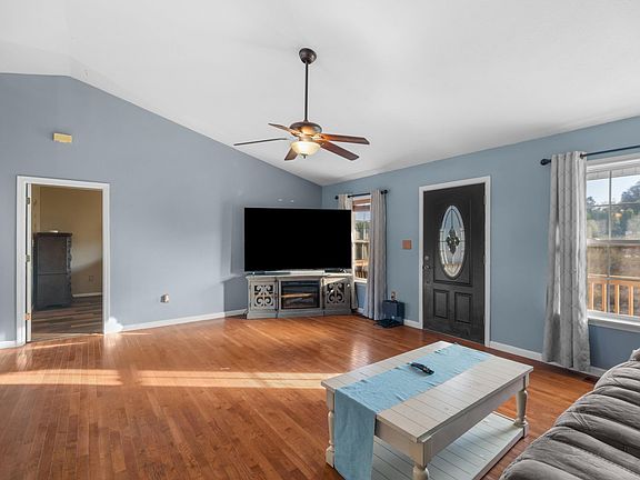 3rd image of 1883 Mullins Rd
