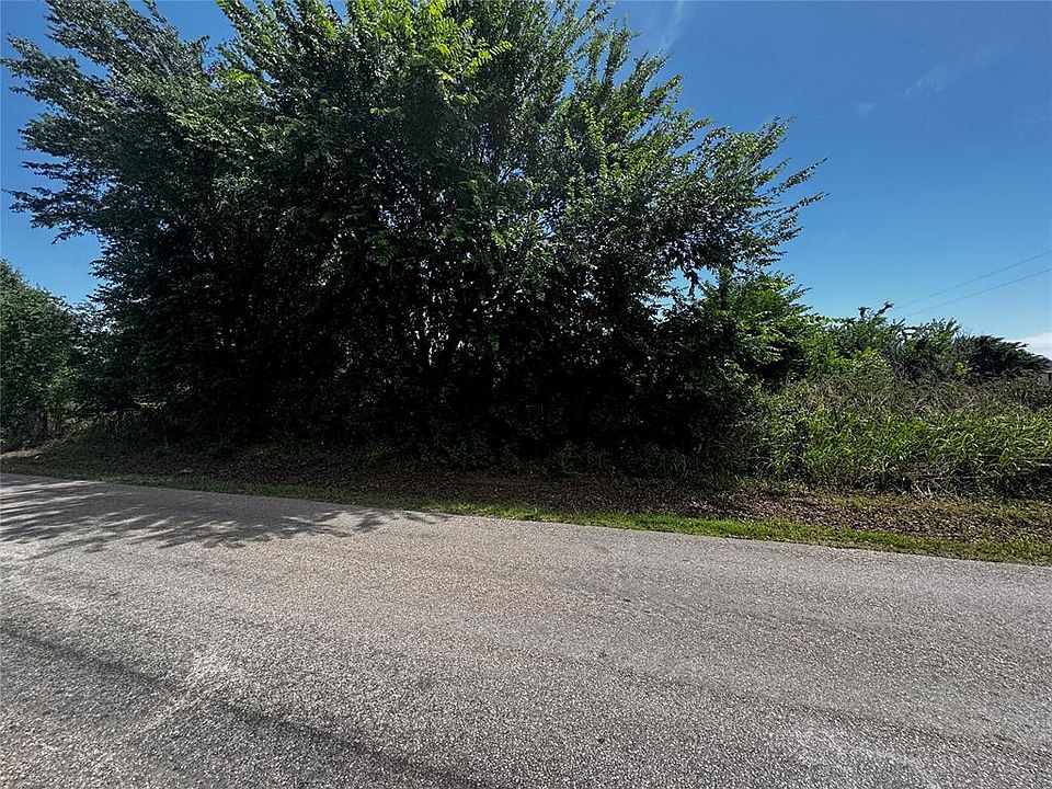 2nd image of 138 E 1650th Rd