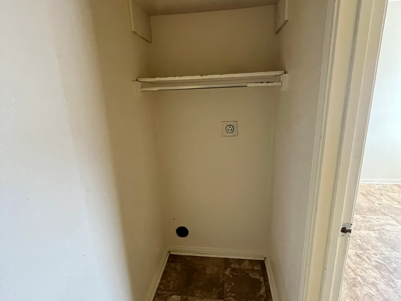 3 bed, 1.5 bath, 1050 sqft, $875 — Photo 1