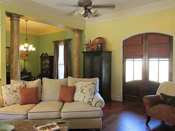 5th image of 208 Meadowlands Dr