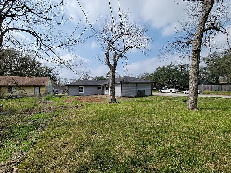 301 Cypress St — Photo 41