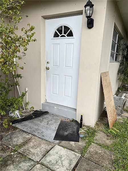 1st image of 935 NE 33rd St