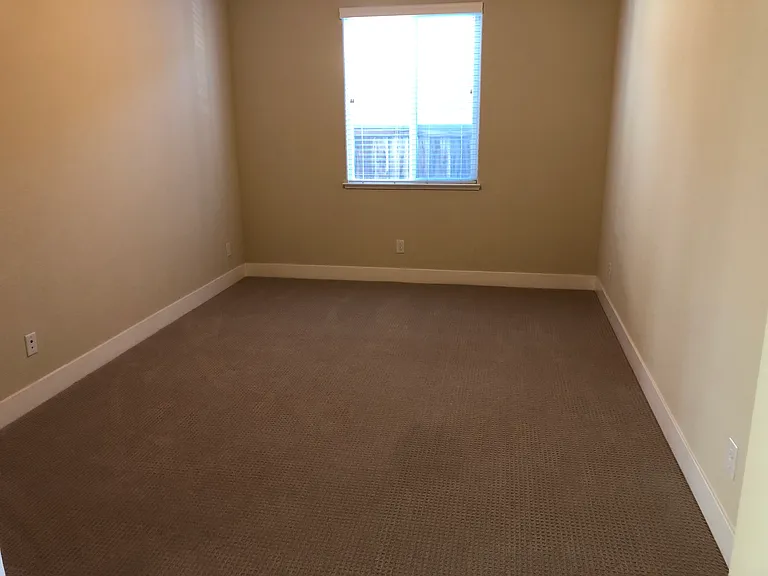 1914 Balsam Ct — Photo 40