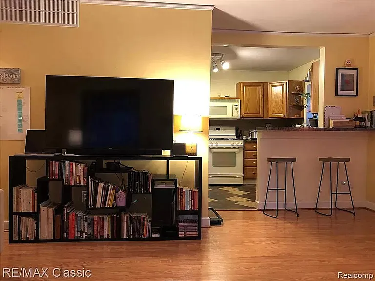 2904 Wolcott St — Photo 9