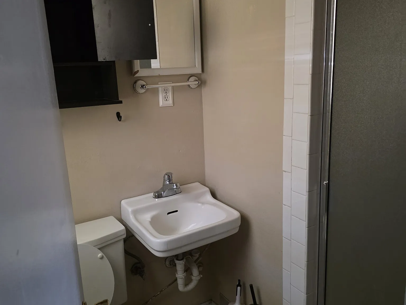 3 bed, 1139 sqft, $1,900 — Photo 2