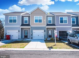 120 Paddington St, Falling Waters, WV 25419