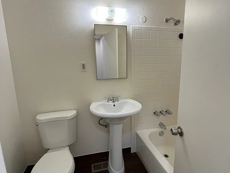 1030 Dayton St — Photo 11