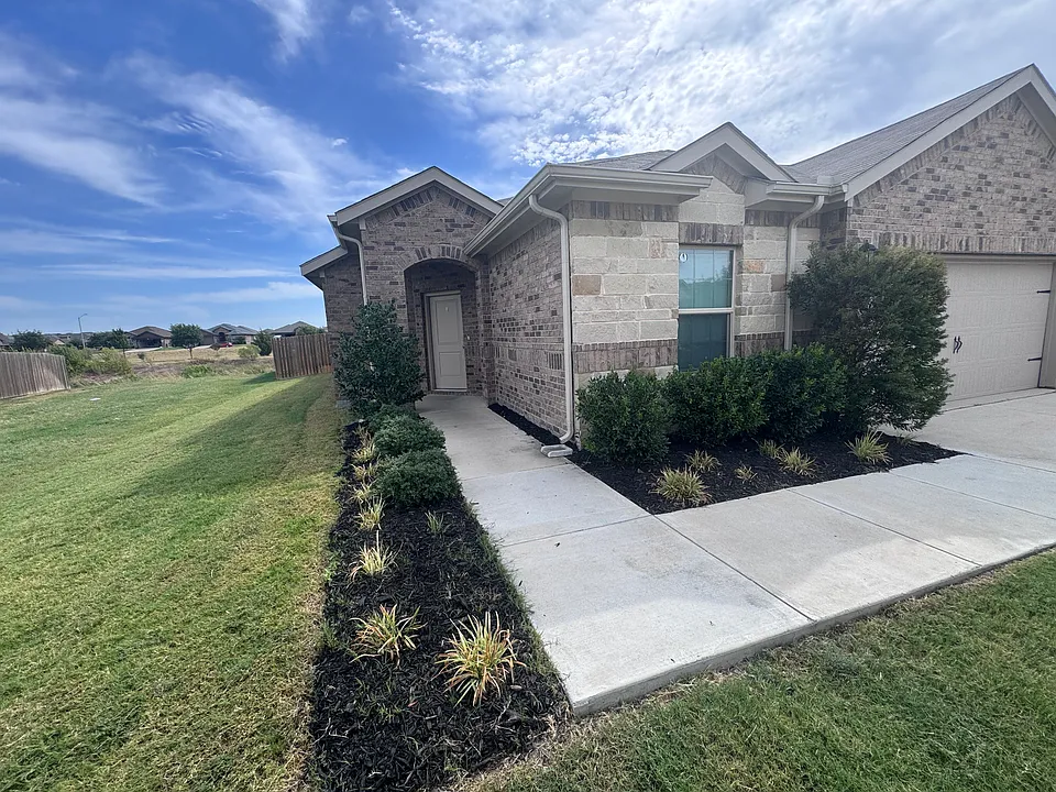 9312 Red Brush Trl