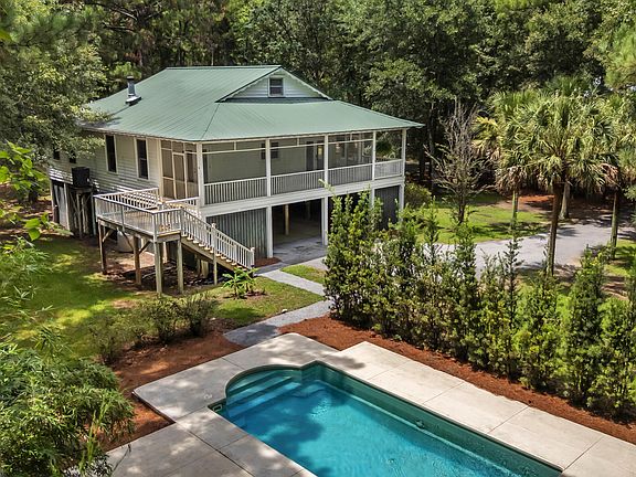 2nd image of 615 Romain Rd