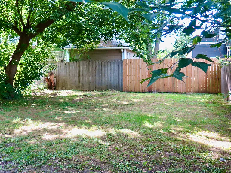 310 College St #1 — Photo 10