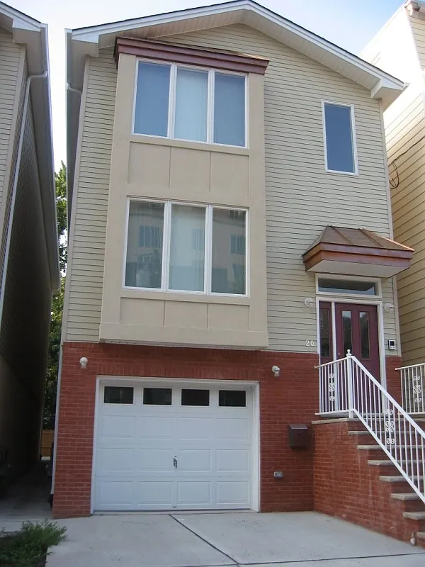 3 bed, 1350 sqft, $3,800 — Photo 1