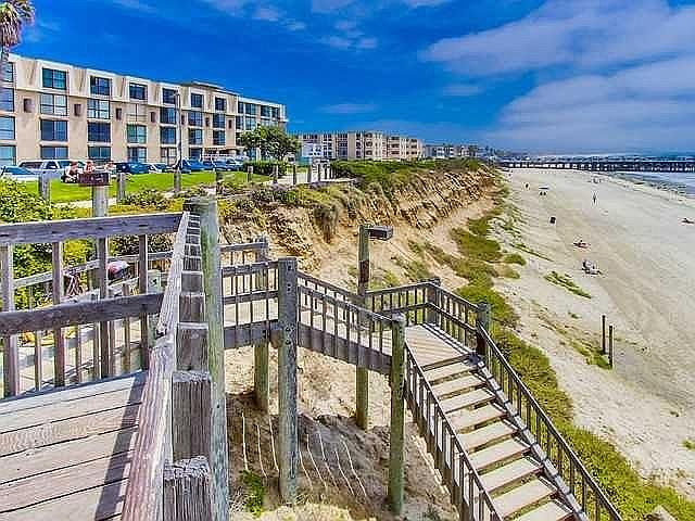 Oceanfront building with ready access to excellent swimming, surfing, and walking beaches; paradise on earth.