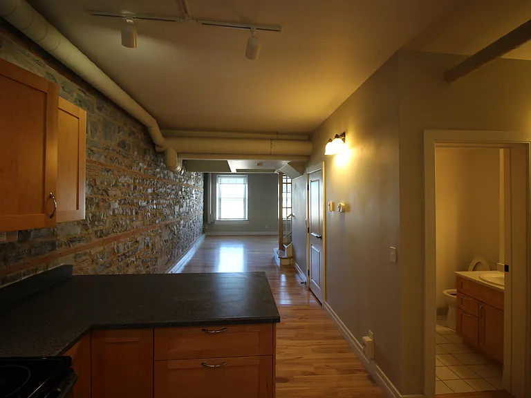 200A Ontario St — Photo 14