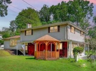 984 Forest Dr, Stroudsburg, PA 18360
