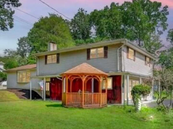984 Forest Dr, Stroudsburg, PA 18360