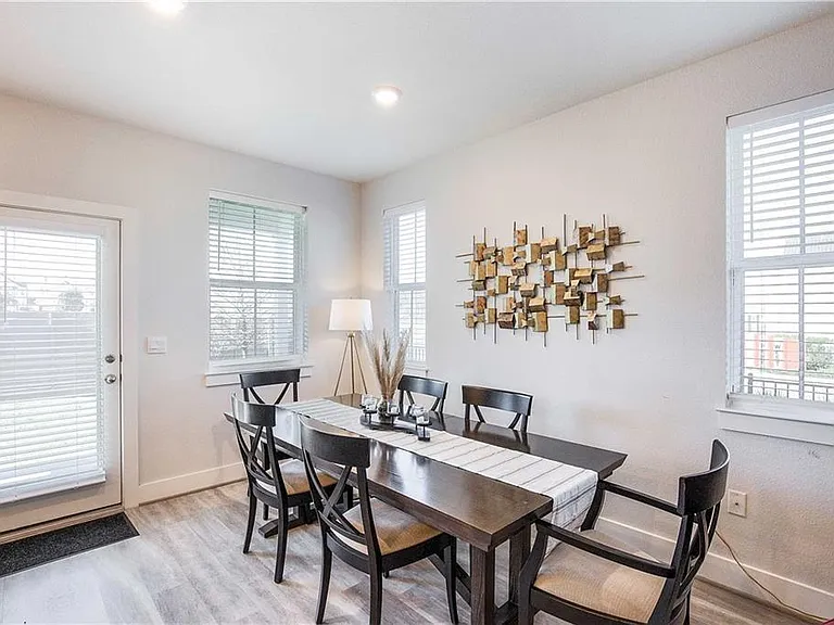 7500 Burnham Pl — Photo 5
