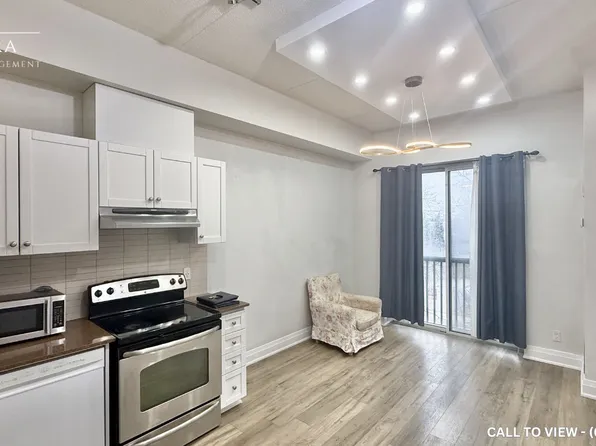 2737 Keele St #214, Toronto, ON M3M 2E9