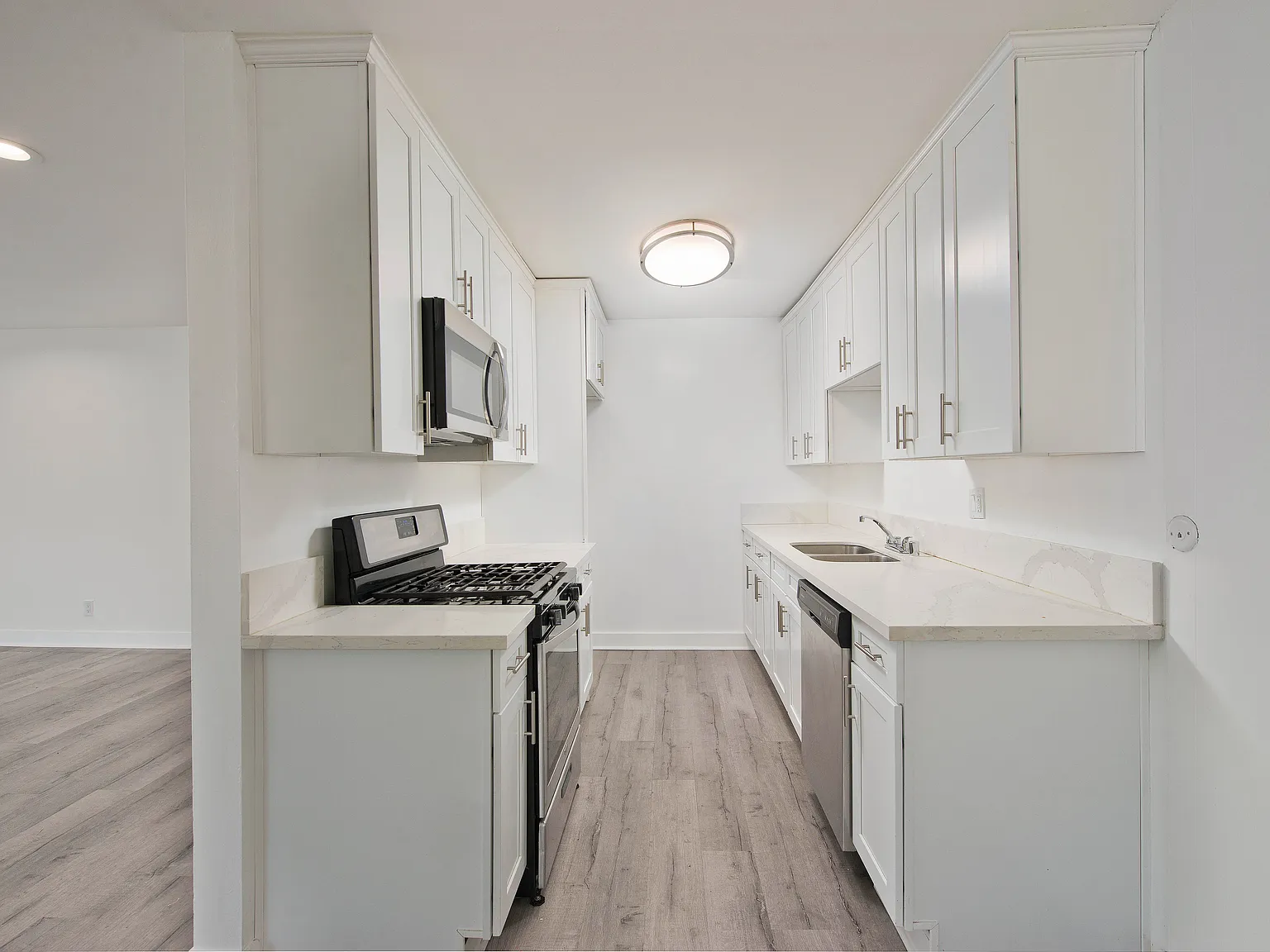 5415 Newcastle Ave — Photo 1