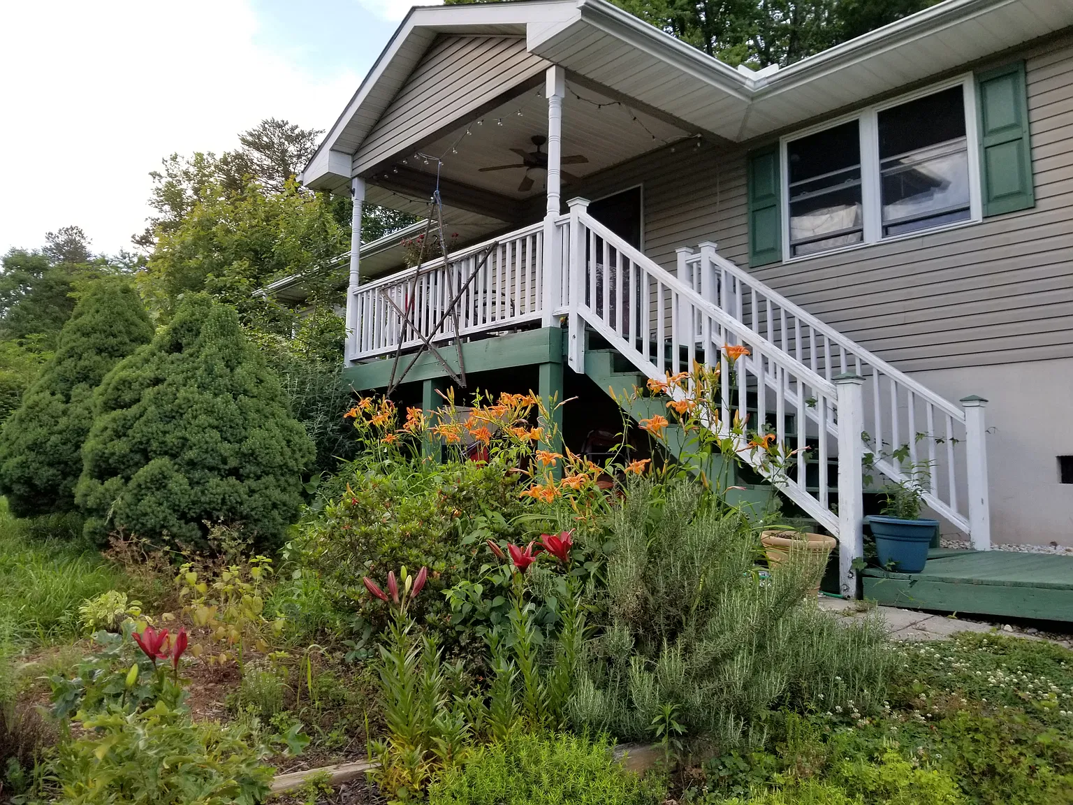 3 bed, 1828 sqft, $2,400 — Photo 1