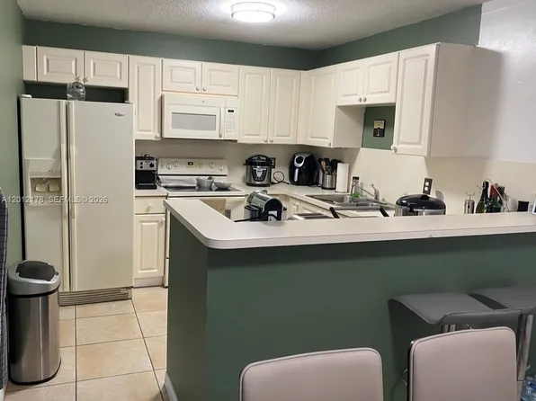 6995 NW 173rd Dr, Hialeah, FL