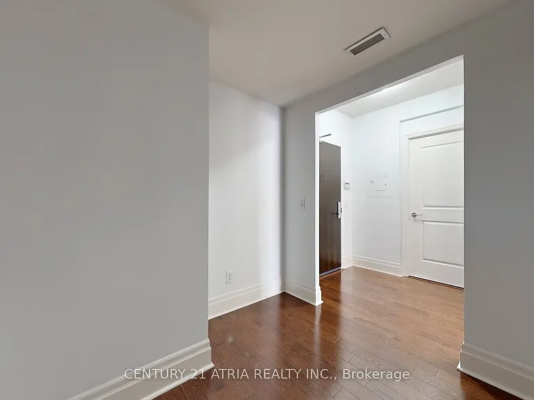 57 Upper Duke Cres #311D — Photo 33