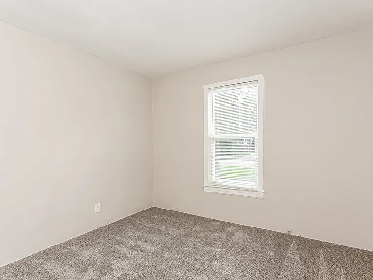 2969 Myra St — Photo 14