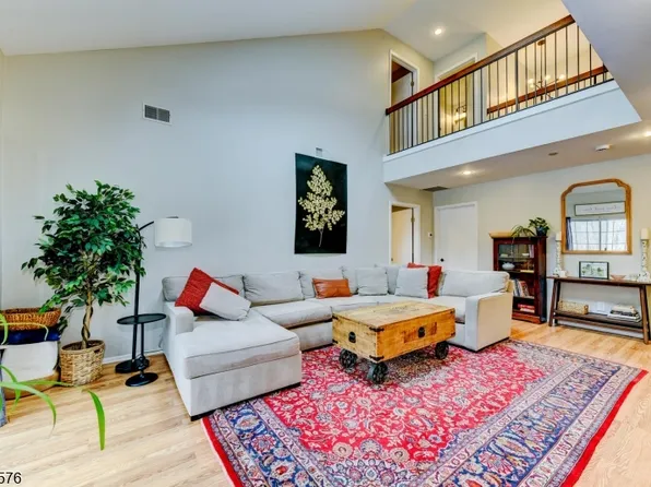58 Pasture Ct, Roxbury Twp., NJ 07852