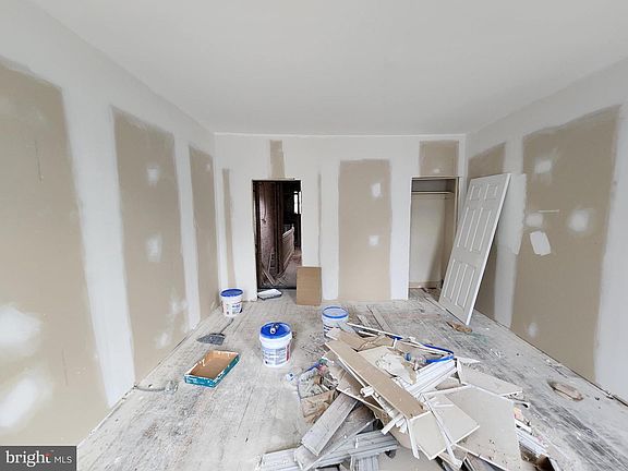 5th image of 2552 W Pratt St