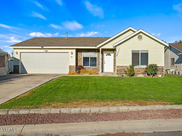 218 S 89th Ave, Yakima, WA 98908