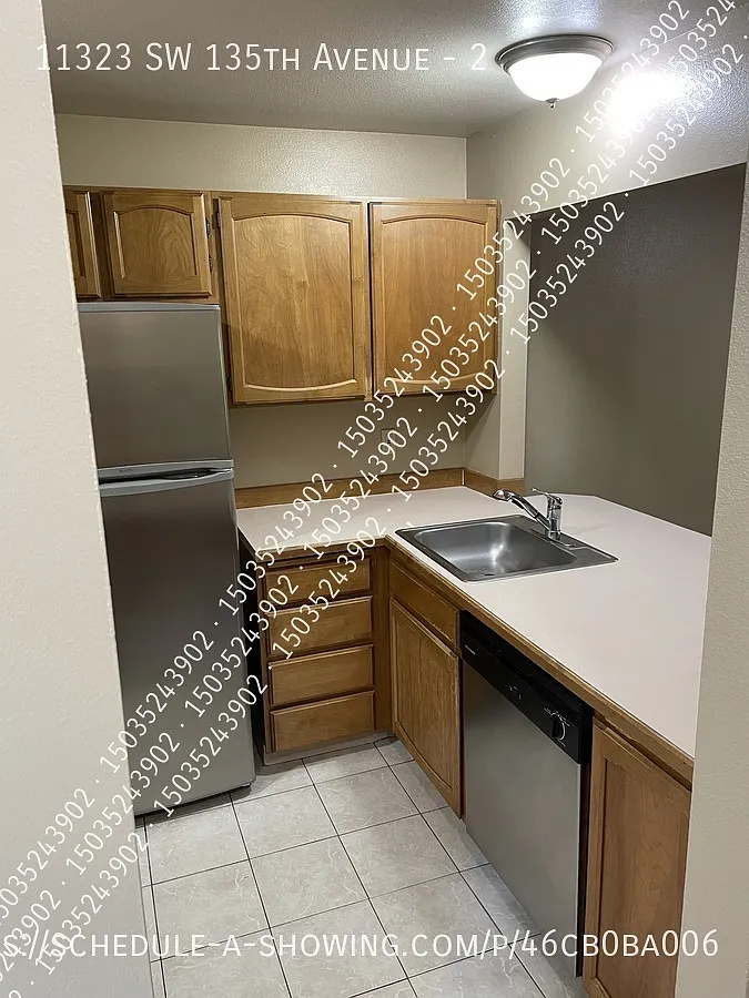 Upstairs 3 Bd 2ba 1050 Sq Ft W/ Garage, W/D Hk Up, Fireplace, We Pay Water & Sewer — Photo 2