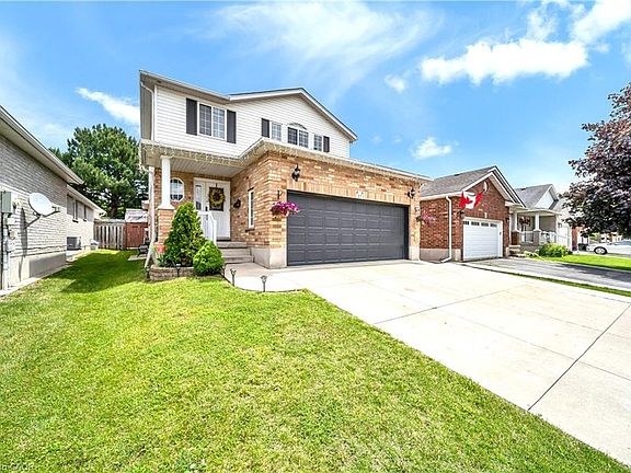 3rd image of 27 Fraserwood Ct
