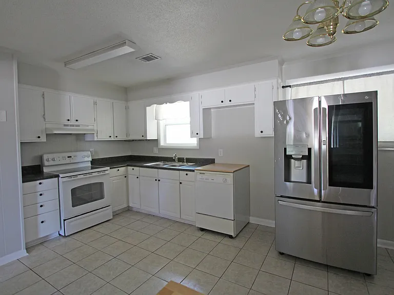 350 Westmont Dr — Photo 11
