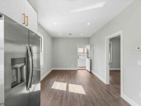3rd image of 59 Locust Ave #1R
