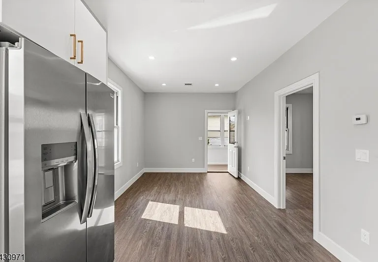 59 Locust Ave #1R — Photo 3