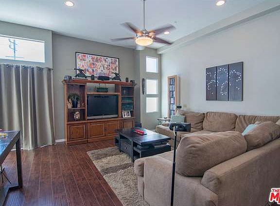 4th image of 11853 Burbank Blvd #106